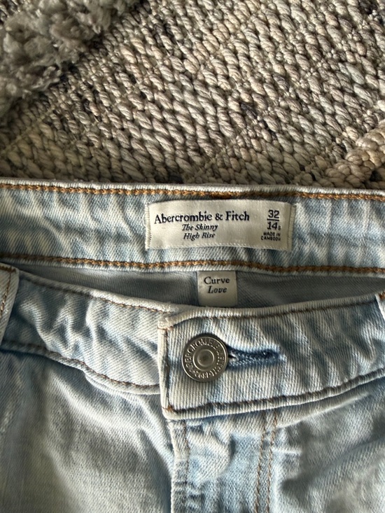 Abercrombie & Fitch Denim - Abercrombie & Fitch Light Wash The Skinny High-Rise Jeans 32/14s Curve Love